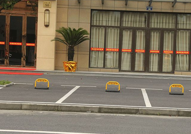 車位鎖升起時(shí)，會(huì)不會(huì)刮傷車輛底盤？